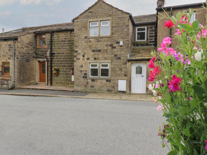 Marsh Cottage in Oxenhope, West Yorkshire. Two-bedroom cottage enjoying rural views. Private garden.