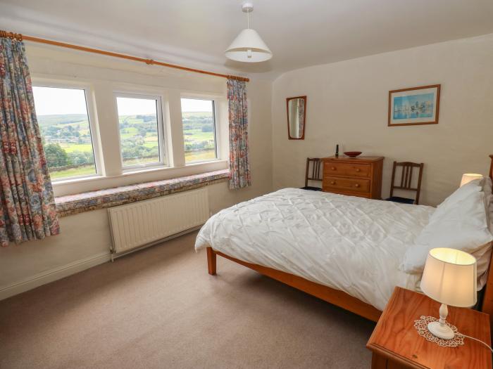 Marsh Cottage in Oxenhope, West Yorkshire. Two-bedroom cottage enjoying rural views. Private garden.
