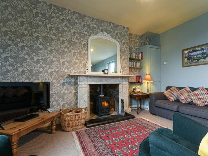 Riverbank Cottage, Alnmouth, Northumberland. Pet-friendly. Patio with furniture. Woodburner. Two bed