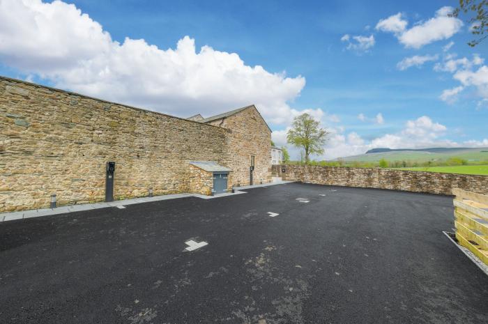 No 2 The Coach House in Thornton in Lonsdale, Yorkshire. Off-road parking. Garden. Woodburning stove