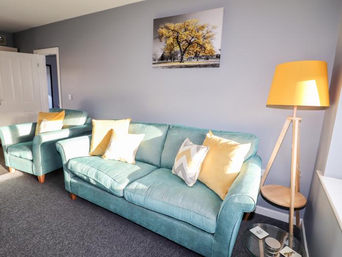 Lytham Place, Freckleton, Lancashire. TV. WiFi. Close to a shop and a pub. Off-road parking. 2 beds.