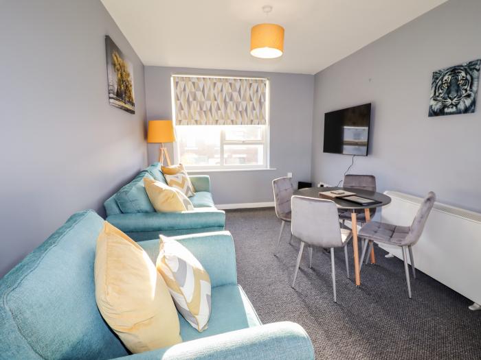 Lytham Place, Freckleton, Lancashire. TV. WiFi. Close to a shop and a pub. Off-road parking. 2 beds.