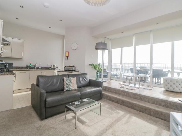 Apartment 10 Astor House is in Plymouth, in Devon. Ground-floor apartment with sea views. Open-plan.
