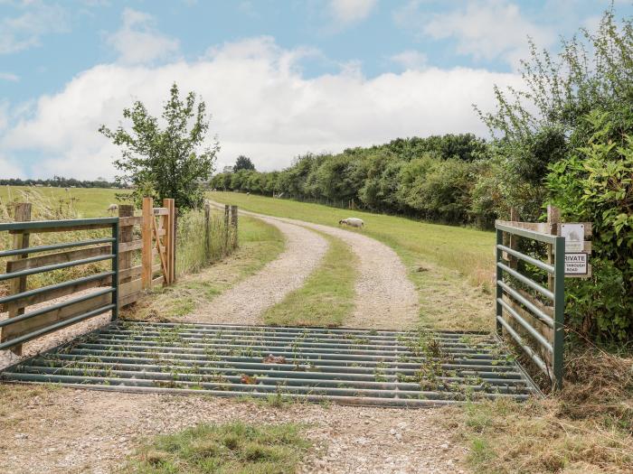 Stormont, Pocklington, East Riding of Yorkshire. Woodburning stove. Private gravelled garden. 1-bed.