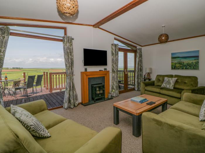 Three Views Lodge, Whitsand Bay, Cornwall. Single-storey. 3 bedrooms. Decking. Off-road parking. TV.
