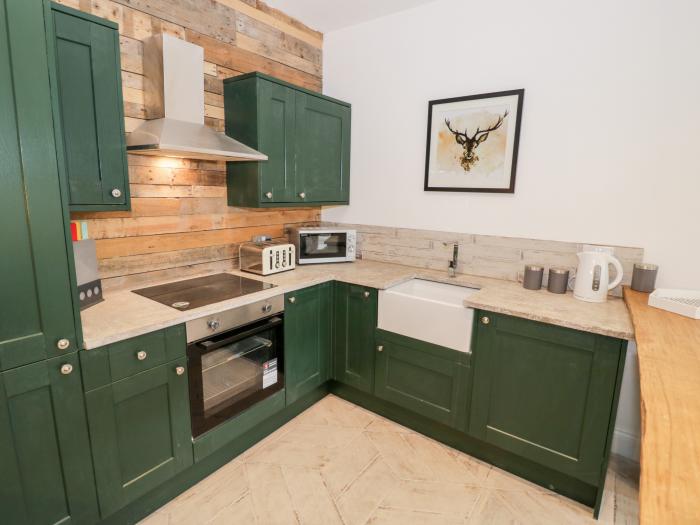 The Granary Cottage is near Worcester, in Worcestershire. Three-bedroom, pet-friendly home. Stylish.