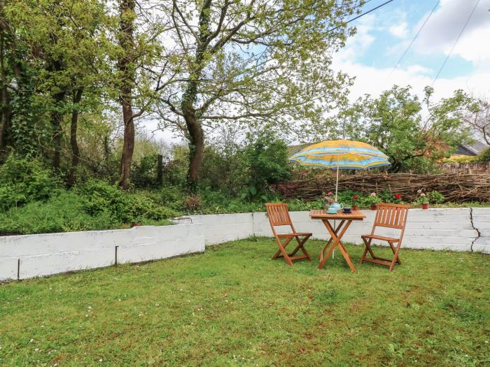 Crispin Cottage in Whimple, Devon. Pet-friendly. Off-road parking. Single-storey. Close to amenities