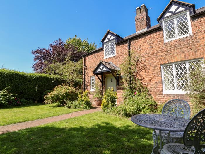 Jasmine Cottage, is in Dodleston, Cheshire. Grade-II listed building. Pet-friendly. Close to a shop.