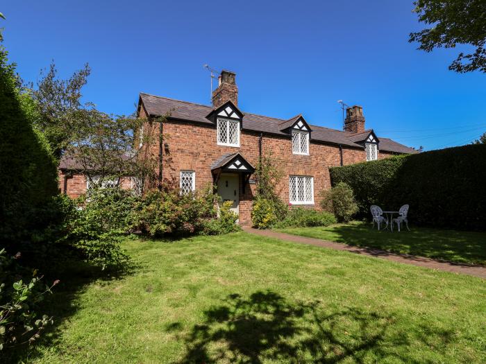 Jasmine Cottage, is in Dodleston, Cheshire. Grade-II listed building. Pet-friendly. Close to a shop.