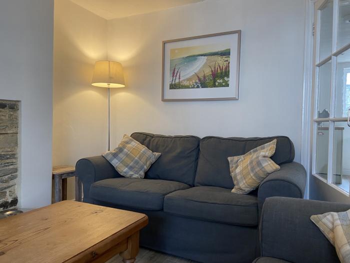 3 Victoria Terrace, is in Portscatho, Cornwall. Close to amenities and a beach. Smart TV. Woodburner