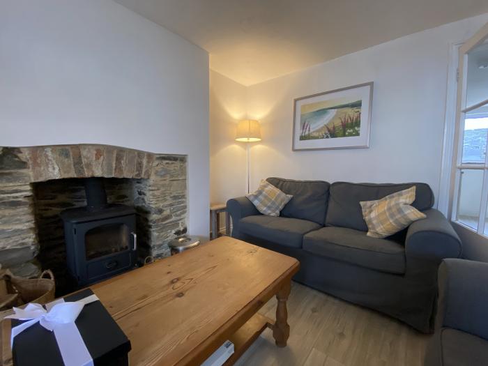 3 Victoria Terrace, is in Portscatho, Cornwall. Close to amenities and a beach. Smart TV. Woodburner