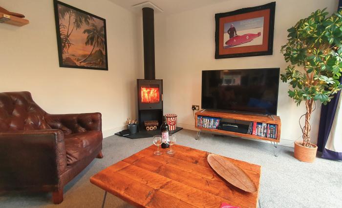 The Bull Pen, Rackheath, Norfolk. 1 bedroom. Ideal for couples. Smart TV. Parking and Pet-friendly.