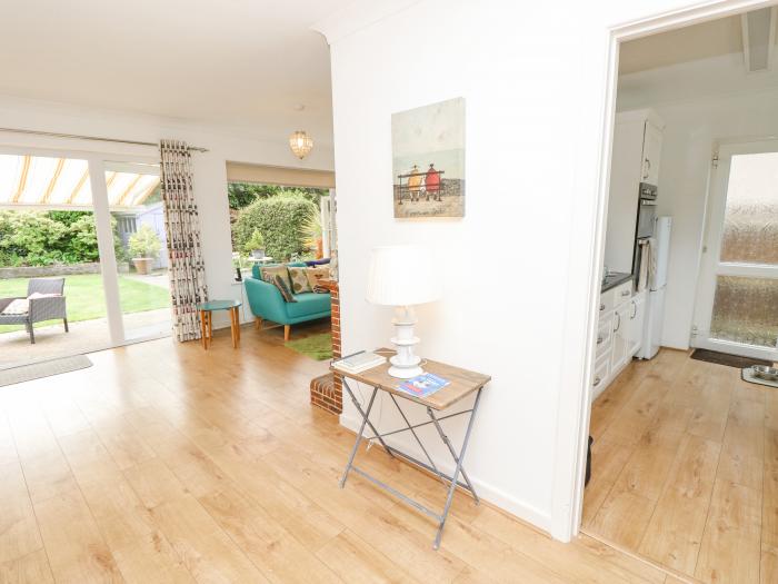 Ivys Place, Highcliffe, Dorset. Single-storey. Pet-friendly. Enclosed garden with furniture. 2-beds.