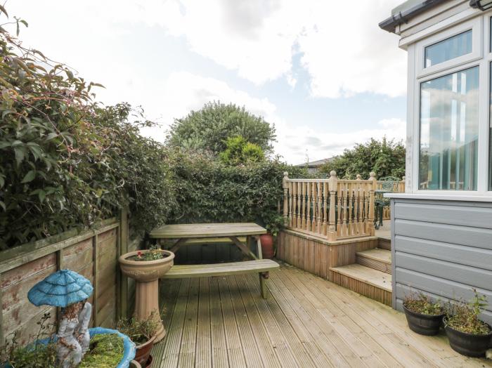 Ye Old Rocket House, in Flamborough, East Riding of Yorkshire. Sea views. Near a National Park. Pets