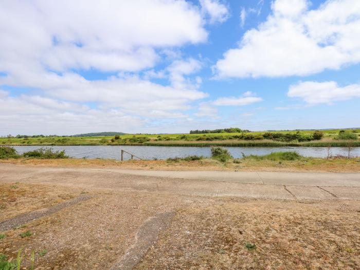 102 The Beach in Snettisham, Norfolk. Near an RSBP reserve. Sea views. Lake views. Off-road parking.