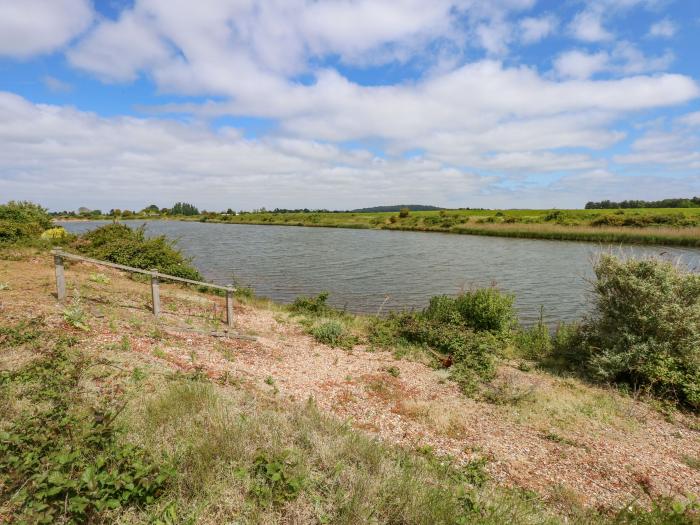 102 The Beach in Snettisham, Norfolk. Near an RSBP reserve. Sea views. Lake views. Off-road parking.