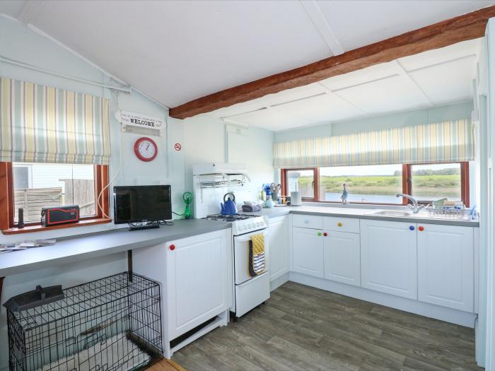 102 The Beach in Snettisham, Norfolk. Near an RSBP reserve. Sea views. Lake views. Off-road parking.