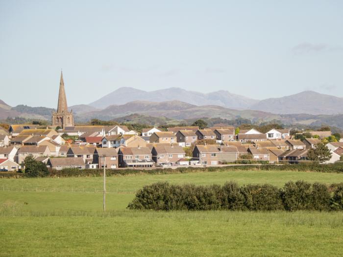 Dog Crag Cabin near Silecroft, Cumbria. Romantic escape with countryside views. Pet-friendly. Rural.