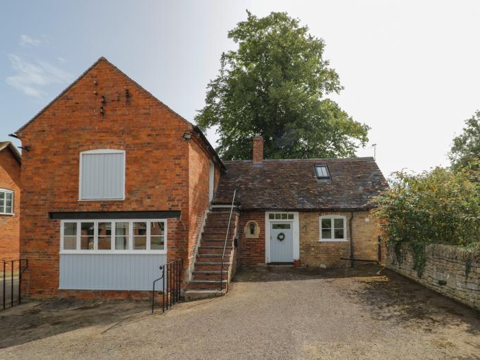 Chapel Cottage nr Pershore, Worcestershire. Ideal for couples. Pet-friendly. Enclosed garden. 1-bed.