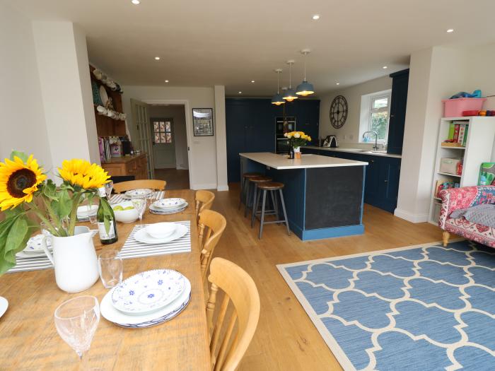 Frosthill Cottage, Carisbrooke, Isle of Weight. Garden. Woodburning stove. Off-road parking. WiFi TV