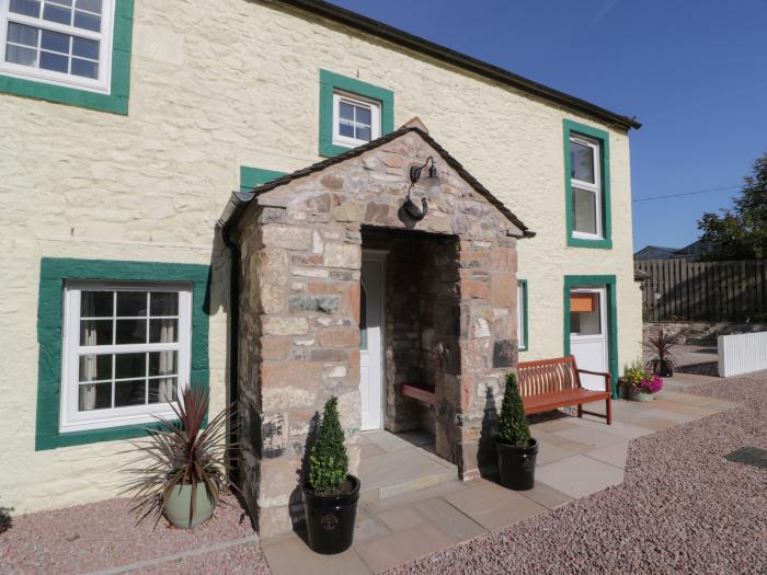 Buckled Barn, Carrutherstown near Annan, Dumfries and Galloway. Woodburning stove. Games room. 2bed.