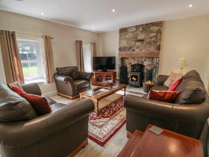 Buckled Barn, Carrutherstown near Annan, Dumfries and Galloway. Woodburning stove. Games room. 2bed.