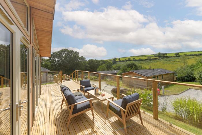 4 Valley View, Lanreath, Lerryn, Cornwall. Off-road parking. Ground-floor living. Open-plan. Hot tub