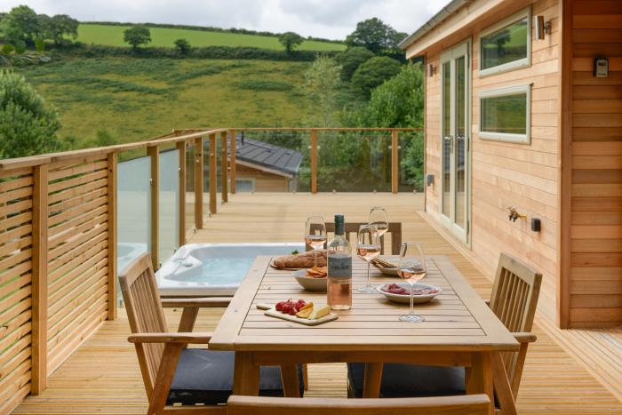 4 Valley View, Lanreath, Lerryn, Cornwall. Off-road parking. Ground-floor living. Open-plan. Hot tub