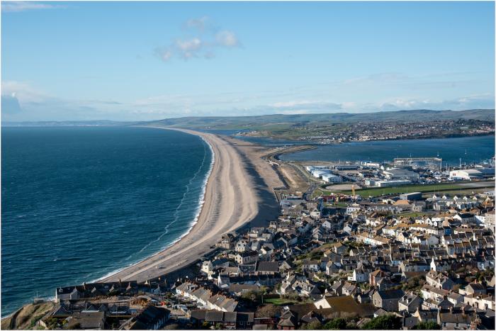 Sunset View, is in Castletown, Portland, in Dorset. Close to amenities and a beach. Open-plan living