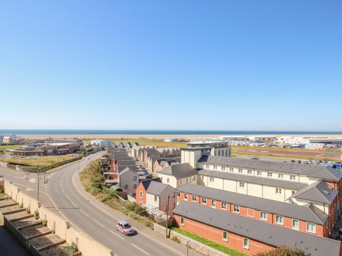 Sunset View, is in Castletown, Portland, in Dorset. Close to amenities and a beach. Open-plan living