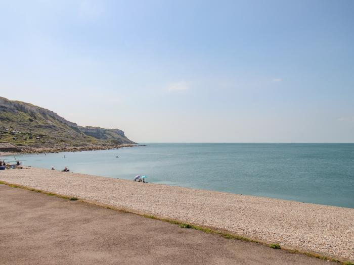 Sunset View, is in Castletown, Portland, in Dorset. Close to amenities and a beach. Open-plan living