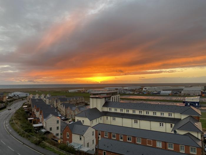 Sunset View, is in Castletown, Portland, in Dorset. Close to amenities and a beach. Open-plan living