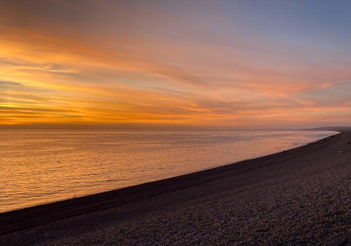 Sunset View, is in Castletown, Portland, in Dorset. Close to amenities and a beach. Open-plan living