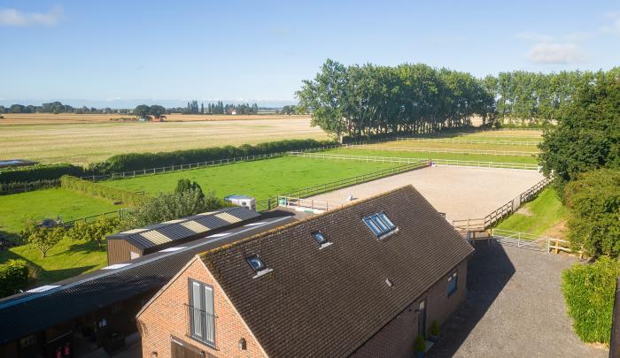 The Stables, Chidham, Sussex. Single-storey. Ideal for couples. Contemporary style. Off-road parking