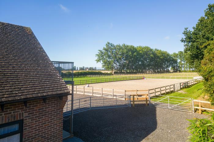 The Stables, Chidham, Sussex. Single-storey. Ideal for couples. Contemporary style. Off-road parking