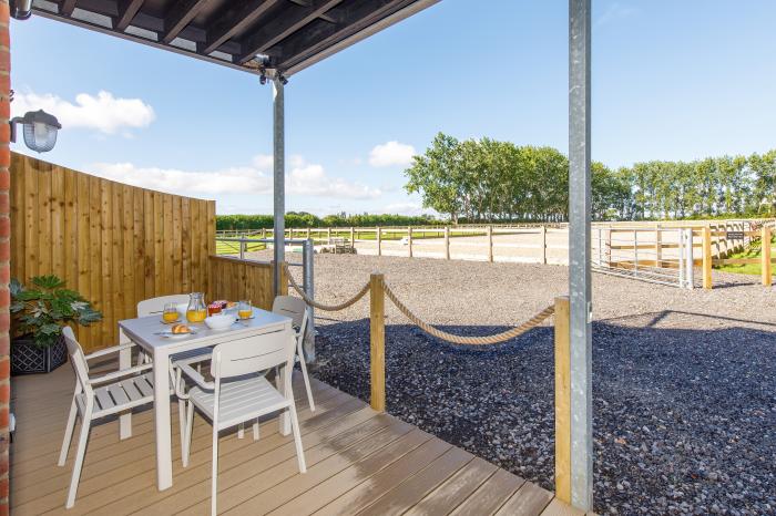 The Stables, Chidham, Sussex. Single-storey. Ideal for couples. Contemporary style. Off-road parking