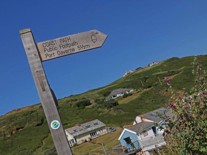 1 Rock Cottage, near Tintagel, Cornwall. Three-bedroom cottage with pet-friendly garden. Near beach.