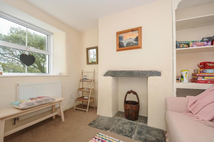 1 Rock Cottage, near Tintagel, Cornwall. Three-bedroom cottage with pet-friendly garden. Near beach.