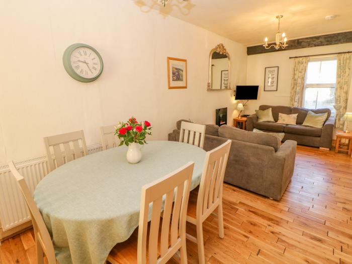 Corner Cottage, in Tideswell, Derbyshire. Three-bedroom home near amenities. In Peak District. Pets.