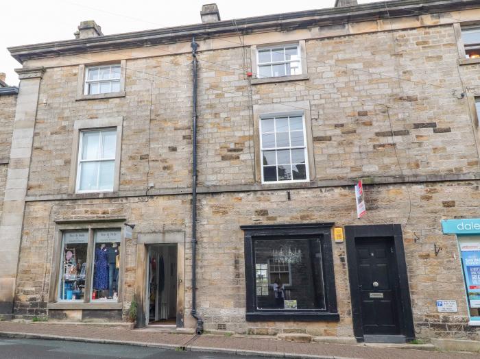 Apartment 1, Kirkby Lonsdale, Cumbria. Close to a shop and a pub. Couple's retreat. Open-plan. WiFi.