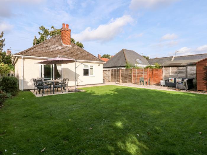 The Nest, Holt, Norfolk. Close to local amenities. Pet-friendly. Single-storey. Off-road parking. TV