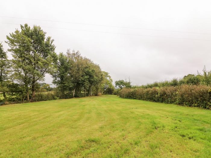 2 Morton Cottages near Garstang, Lancashire. Two-bedroom cottage with enclosed garden. Pet-friendly.