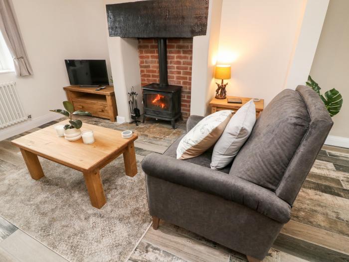 2 Morton Cottages near Garstang, Lancashire. Two-bedroom cottage with enclosed garden. Pet-friendly.