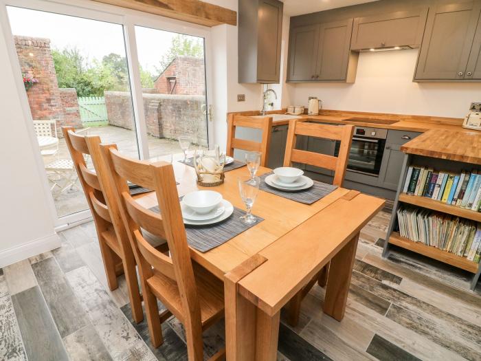 2 Morton Cottages near Garstang, Lancashire. Two-bedroom cottage with enclosed garden. Pet-friendly.
