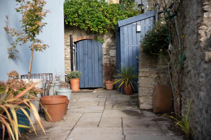 Mount Lebanon, Clevedon, Somerset. Georgian. Detached. Six bedrooms. Woodburning stove. Nearby beach