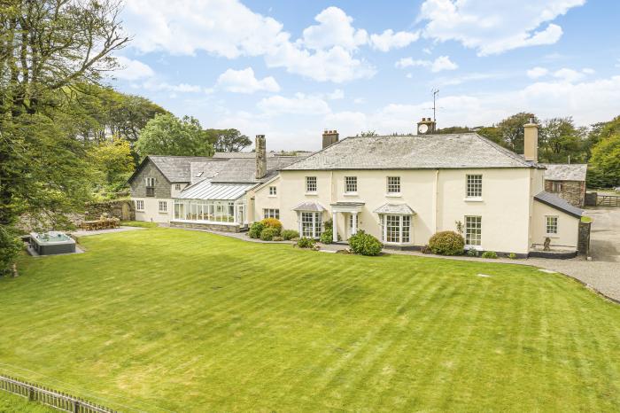 Emmetts Grange House, Simonsbath. Grand house with six bedrooms. Situated on a private estate. WiFi.