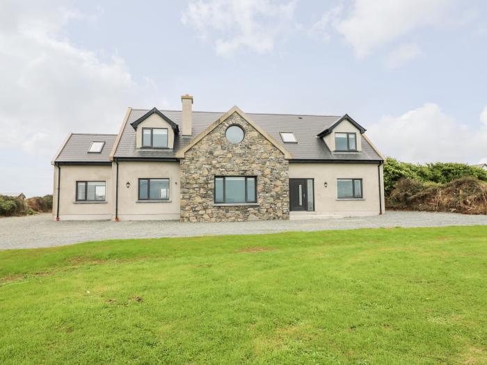 Old Field House, is near Fethard-On-Sea, County Wexford. Off-road parking. Close to beach. Sea views