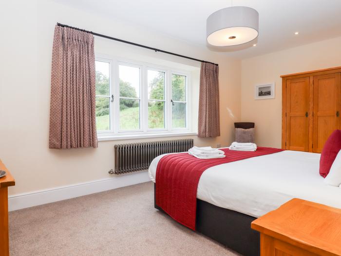 Knowle House, Okehampton, Devon. 5bed. Hot tub. Woodburning stove. Smart TV. Bedroom with en-suites.