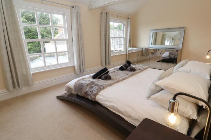 The Penthouse, Helston, Cornwall. Third-floor apartment. Two bedrooms. Open-plan living space. WiFi.