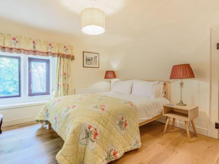 Mulberry Cottage is in Youlgreave, Derbyshire. In the Peak District National Park. Nearby amenities.